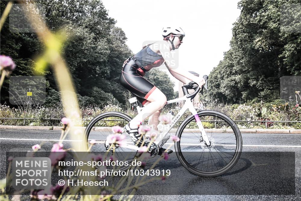 13.09.2026 - Stadtparktriathlon H.Heesch http://msf.ph/oto/10343919 13.09.2026 10:46:11 Radfahren 351, 372, 381, 432, 571 meine-sportfotos.de