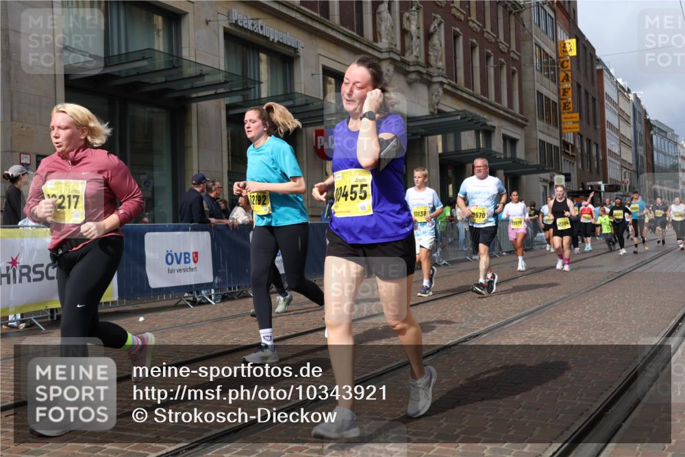 13.09.2026 - 21. swb-Marathon Bremen Strokosch-Dieckow http://msf.ph/oto/10343921 13.09.2026 11:08:55 Ziel 10314, 10321, 10455, 10556, 10570, 10630, 10664, 10686, 10694, 10769, 10823, 10983, 11011, 11091, 11138, 11304, 11531, 11578, 11764, 11882, 11883, 11905, 11914, 11915, 11987, 11995, 12155, 12192, 12322, 12337, 12491, 12554, 13607, 10217, 10399, 10455, 10469, 10599, 10609, 11053, 11074, 11358, 11421, 11434, 11531, 11710, 11718, 11812, 11834, 11905, 12162, 12256, 12353, 12438, 12517 meine-sportfotos.de