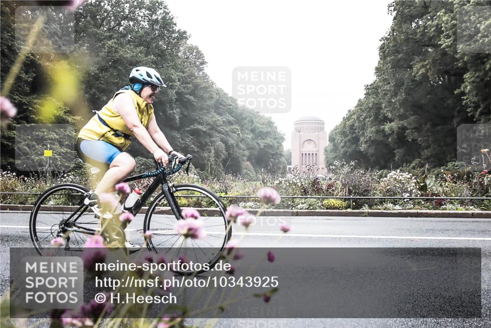 13.09.2026 - Stadtparktriathlon H.Heesch http://msf.ph/oto/10343925 13.09.2026 10:25:26 Radfahren 241, 317, 777 meine-sportfotos.de