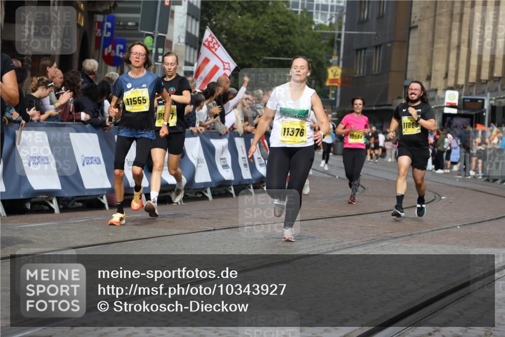 13.09.2026 - 21. swb-Marathon Bremen Strokosch-Dieckow http://msf.ph/oto/10343927 13.09.2026 10:52:06 Ziel 10162, 10183, 10281, 10348, 10467, 10641, 11273, 11542, 11685, 11733, 11777, 11784, 11962, 12329, 12349, 11371, 11610, 12319, 13578 meine-sportfotos.de