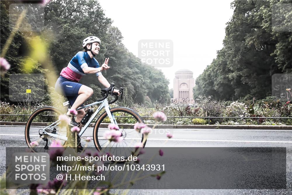 13.09.2026 - Stadtparktriathlon H.Heesch http://msf.ph/oto/10343931 13.09.2026 10:25:29 Radfahren 241, 317, 370, 777 meine-sportfotos.de