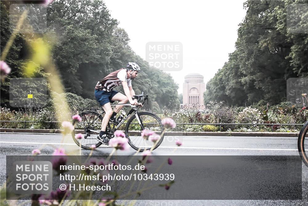13.09.2026 - Stadtparktriathlon H.Heesch http://msf.ph/oto/10343939 13.09.2026 10:25:30 Radfahren 241, 317, 370, 777 meine-sportfotos.de