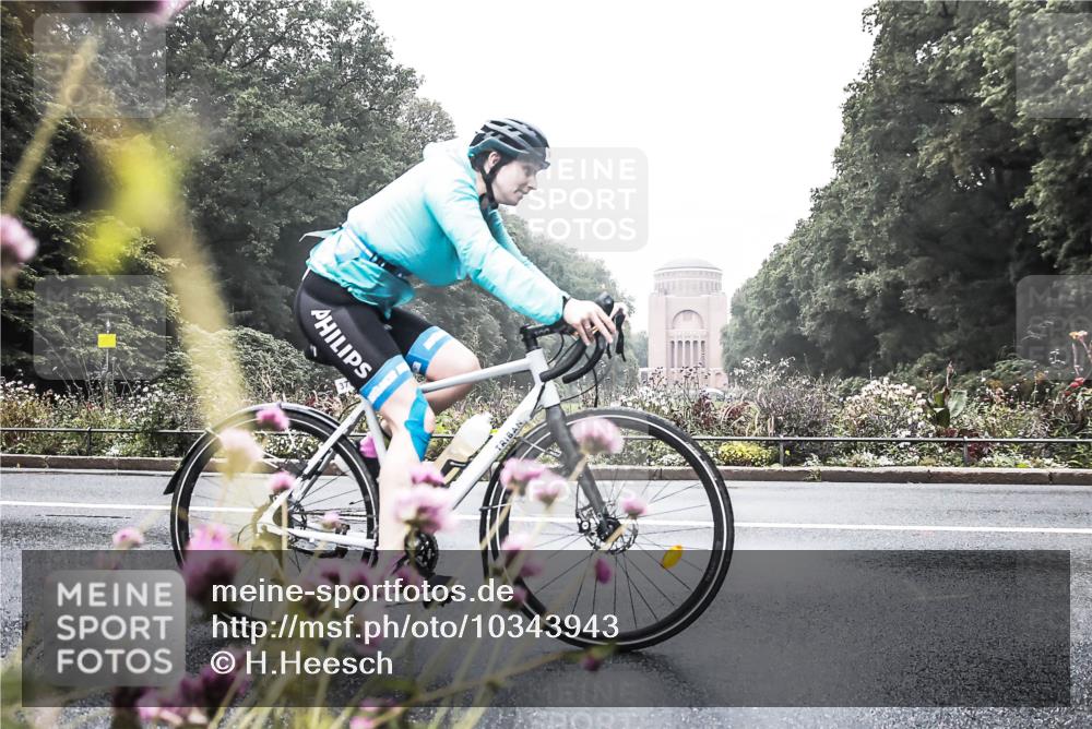 13.09.2026 - Stadtparktriathlon H.Heesch http://msf.ph/oto/10343943 13.09.2026 10:25:32 Radfahren 241, 317, 370 meine-sportfotos.de