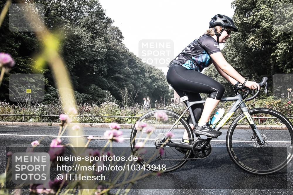 13.09.2026 - Stadtparktriathlon H.Heesch http://msf.ph/oto/10343948 13.09.2026 10:46:15 Radfahren 351, 372, 377, 381, 420, 432 meine-sportfotos.de