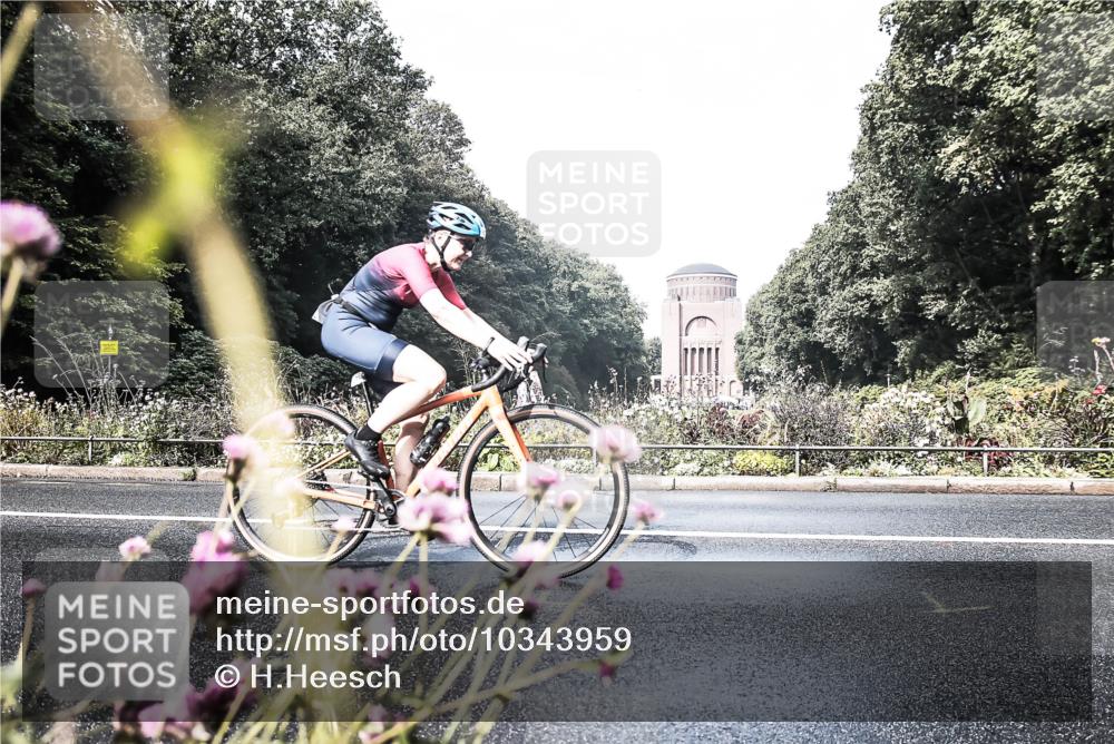 13.09.2026 - Stadtparktriathlon H.Heesch http://msf.ph/oto/10343959 13.09.2026 10:46:15 Radfahren 351, 372, 377, 381, 420, 432 meine-sportfotos.de