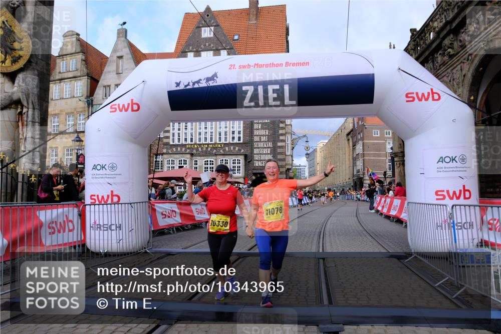 13.09.2026 - 21. swb-Marathon Bremen Tim E. http://msf.ph/oto/10343965 13.09.2026 11:14:05 Ziel 10330, 10766, 11078, 11999, 12010 meine-sportfotos.de