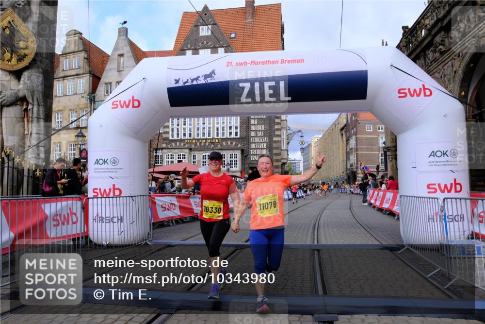 13.09.2026 - 21. swb-Marathon Bremen Tim E. http://msf.ph/oto/10343980 13.09.2026 11:14:05 Ziel 10330, 10766, 11078, 11999, 12010 meine-sportfotos.de