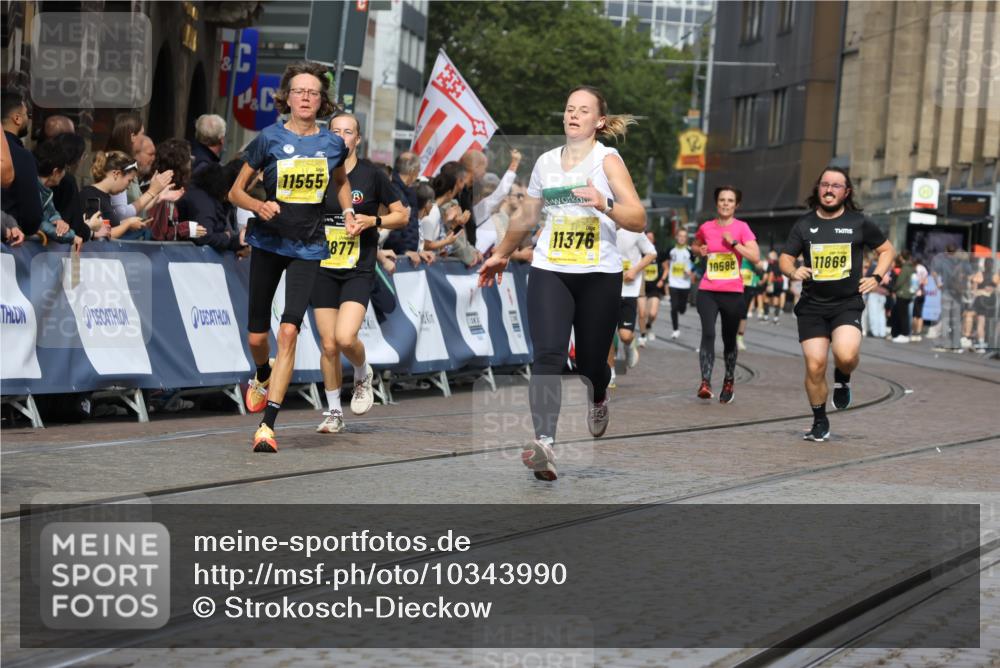 13.09.2026 - 21. swb-Marathon Bremen Strokosch-Dieckow http://msf.ph/oto/10343990 13.09.2026 10:52:06 Ziel 10162, 10183, 10281, 10348, 10467, 10641, 11273, 11542, 11685, 11733, 11777, 11784, 11962, 12329, 12349, 11371, 11610, 12319, 13578 meine-sportfotos.de