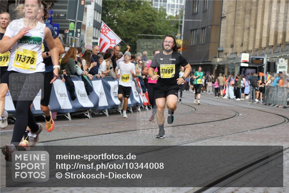 13.09.2026 - 21. swb-Marathon Bremen Strokosch-Dieckow http://msf.ph/oto/10344008 13.09.2026 10:52:08 Ziel 10162, 10183, 10281, 10348, 10467, 10641, 11273, 11277, 11542, 11685, 11733, 11777, 11784, 11962, 12329, 12349, 11371, 11610, 12319, 13578 meine-sportfotos.de