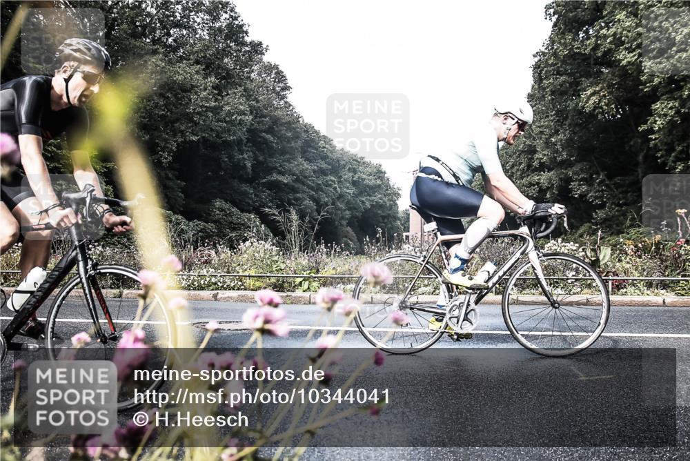 13.09.2026 - Stadtparktriathlon H.Heesch http://msf.ph/oto/10344041 13.09.2026 10:46:58 Radfahren 443, 468, 533 meine-sportfotos.de
