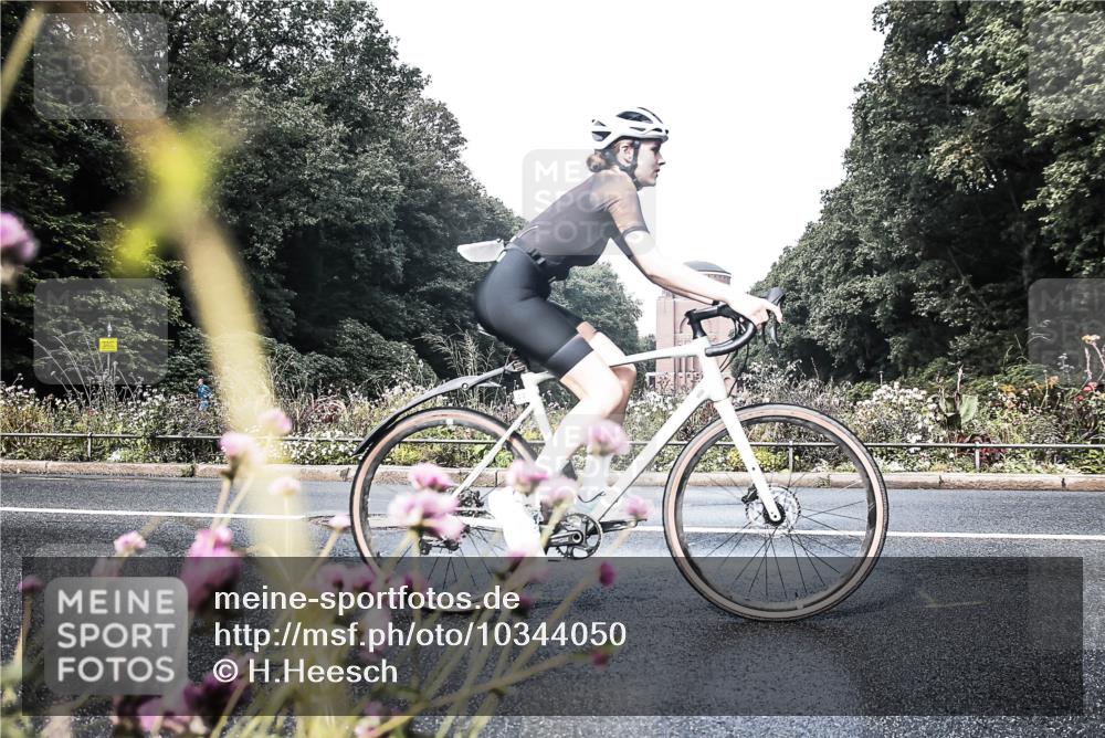 13.09.2026 - Stadtparktriathlon H.Heesch http://msf.ph/oto/10344050 13.09.2026 10:46:59 Radfahren 443, 468, 533 meine-sportfotos.de