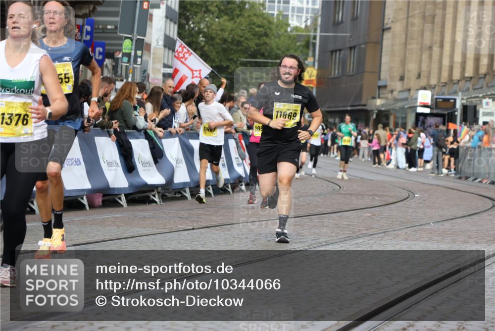 13.09.2026 - 21. swb-Marathon Bremen Strokosch-Dieckow http://msf.ph/oto/10344066 13.09.2026 10:52:08 Ziel 10162, 10183, 10281, 10348, 10467, 10641, 11273, 11277, 11542, 11685, 11733, 11777, 11784, 11962, 12329, 12349, 11371, 11610, 12319, 13578 meine-sportfotos.de