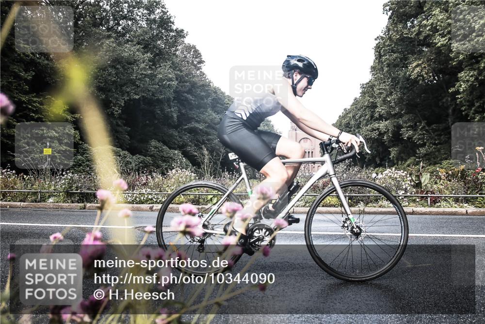 13.09.2026 - Stadtparktriathlon H.Heesch http://msf.ph/oto/10344090 13.09.2026 10:47:08 Radfahren 430, 473, 520 meine-sportfotos.de