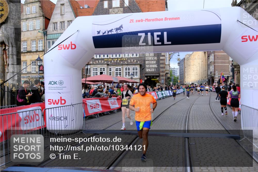 13.09.2026 - 21. swb-Marathon Bremen Tim E. http://msf.ph/oto/10344121 13.09.2026 11:14:20 Ziel 10491, 10799, 10880, 11027, 11233, 11535, 11902 meine-sportfotos.de
