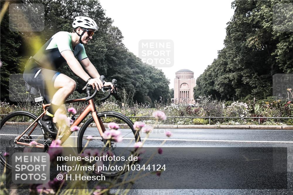 13.09.2026 - Stadtparktriathlon H.Heesch http://msf.ph/oto/10344124 13.09.2026 10:47:21 Radfahren 557 meine-sportfotos.de