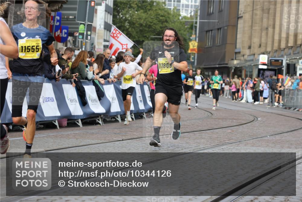 13.09.2026 - 21. swb-Marathon Bremen Strokosch-Dieckow http://msf.ph/oto/10344126 13.09.2026 10:52:09 Ziel 10162, 10183, 10218, 10281, 10348, 10467, 10641, 11273, 11277, 11285, 11542, 11685, 11733, 11777, 11784, 11962, 12329, 12349, 11371, 11610, 12319, 13578 meine-sportfotos.de