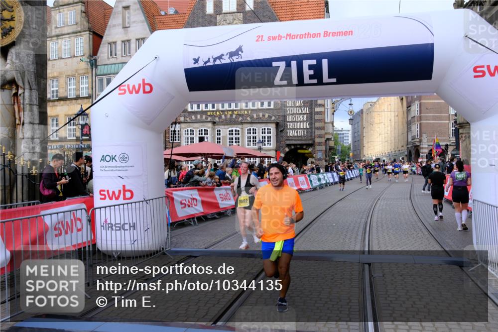 13.09.2026 - 21. swb-Marathon Bremen Tim E. http://msf.ph/oto/10344135 13.09.2026 11:14:20 Ziel 10491, 10799, 10880, 11027, 11233, 11535, 11902 meine-sportfotos.de