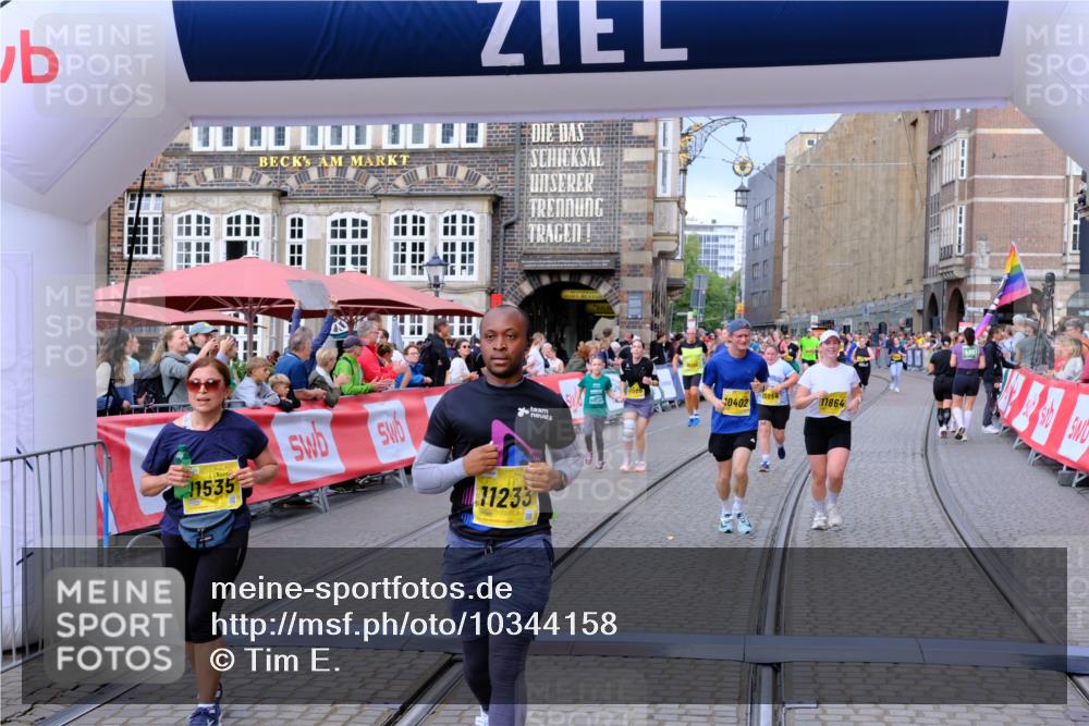 13.09.2026 - 21. swb-Marathon Bremen Tim E. http://msf.ph/oto/10344158 13.09.2026 11:14:29 Ziel 10395, 10396, 10402, 10586, 10854, 11027, 11233, 11535, 11864, 11902 meine-sportfotos.de