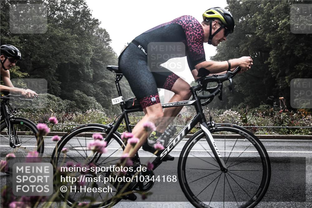 13.09.2026 - Stadtparktriathlon H.Heesch http://msf.ph/oto/10344168 13.09.2026 09:14:32 Radfahren 23, 106, 123, 198 meine-sportfotos.de