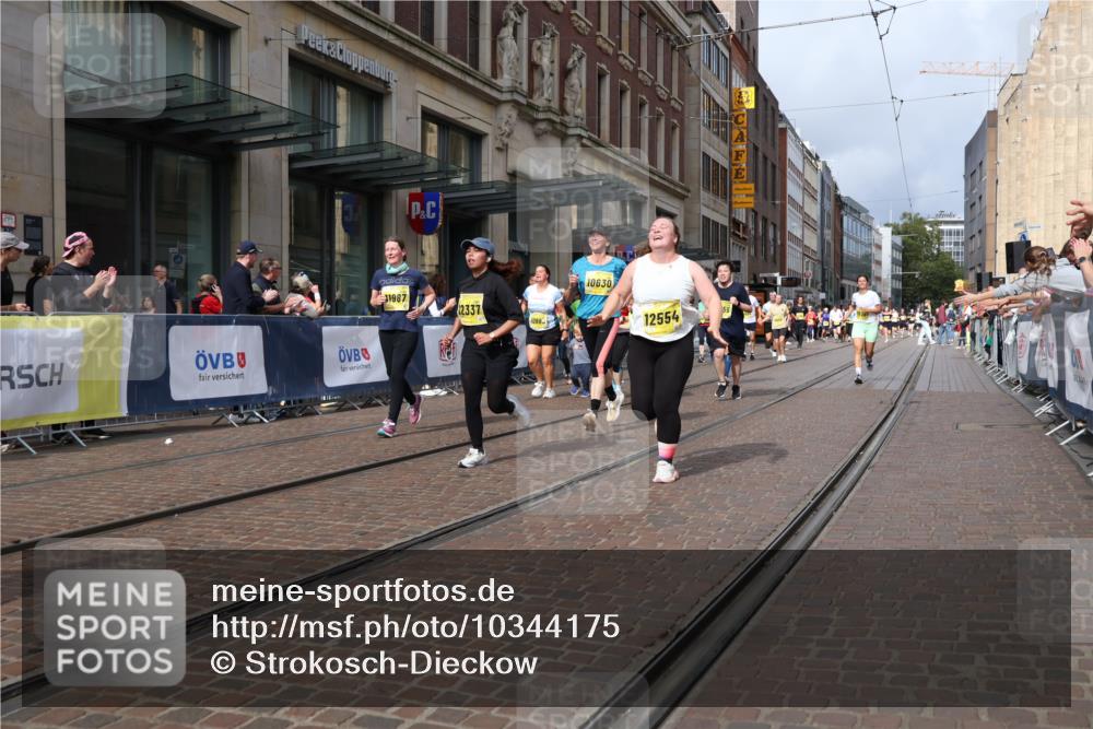 13.09.2026 - 21. swb-Marathon Bremen Strokosch-Dieckow http://msf.ph/oto/10344175 13.09.2026 11:09:01 Ziel 10314, 10321, 10556, 10570, 10664, 10686, 10694, 10769, 10823, 10981, 10983, 11091, 11138, 11225, 11304, 11578, 11764, 11882, 11883, 11914, 11915, 11987, 11995, 12155, 12322, 12337, 12474, 12491, 12532, 13607, 10217, 10399, 10455, 10469, 10570, 10599, 10609, 10630, 11011, 11053, 11074, 11138, 11358, 11421, 11434, 11531, 11710, 11718, 11812, 11905, 12192, 12256, 12353, 12438, 12517, 12554 meine-sportfotos.de