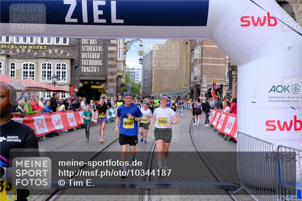 13.09.2026 - 21. swb-Marathon Bremen Tim E. http://msf.ph/oto/10344187 13.09.2026 11:14:30 Ziel 10395, 10396, 10402, 10586, 10784, 10854, 11027, 11233, 11535, 11703, 11864, 11902, 12100 meine-sportfotos.de