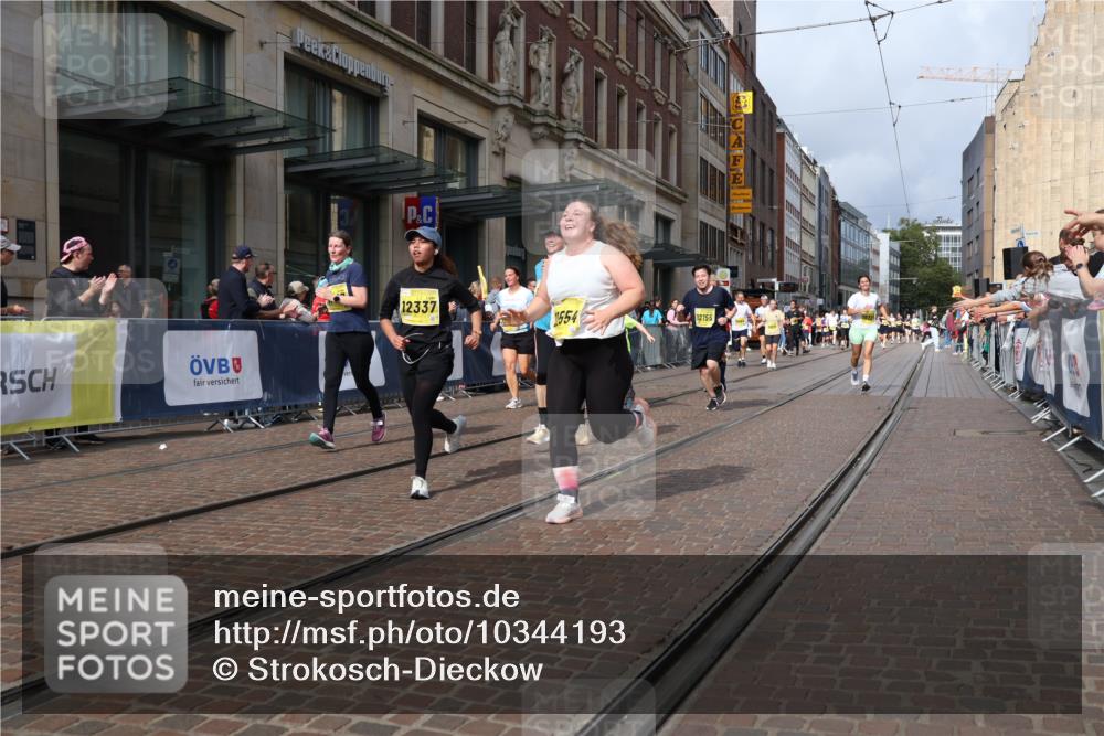 13.09.2026 - 21. swb-Marathon Bremen Strokosch-Dieckow http://msf.ph/oto/10344193 13.09.2026 11:09:01 Ziel 10314, 10321, 10556, 10570, 10664, 10686, 10694, 10769, 10823, 10981, 10983, 11091, 11138, 11225, 11304, 11578, 11764, 11882, 11883, 11914, 11915, 11987, 11995, 12155, 12322, 12337, 12474, 12491, 12532, 13607, 10217, 10399, 10455, 10469, 10570, 10599, 10609, 10630, 11011, 11053, 11074, 11138, 11358, 11421, 11434, 11531, 11710, 11718, 11812, 11905, 12192, 12256, 12353, 12438, 12517, 12554 meine-sportfotos.de