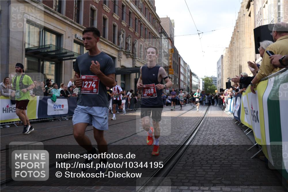 13.09.2026 - 21. swb-Marathon Bremen Strokosch-Dieckow http://msf.ph/oto/10344195 13.09.2026 13:29:11 Ziel 132, 303, 596, 651, 1083, 1243, 1365, 1387, 1545, 1581, 1823, 2076, 2301, 2742, 2867, 2957, 3030, 3258, 3721, 3846, 3912, 4541, 4576, 5244, 5599, 6006, 6030, 6103, 6384, 6499, 6690, 6930, 7013, 7384, 7426, 7631, 7649, 7860, 7884, 8007, 8009, 8066, 8099, 8277, 8338, 8481, 8594, 8675, 8831, 9249, 9770, 9889, 10013, 10128, 13031, 394, 430, 565, 687, 722, 725, 745, 936, 1014, 1274, 1545, 1688, 2023, 2070, 2223, 2378, 2851, 2867, 3419, 3665, 3796, 3938, 4590, 5036, 5225, 5267 meine-sportfotos.de