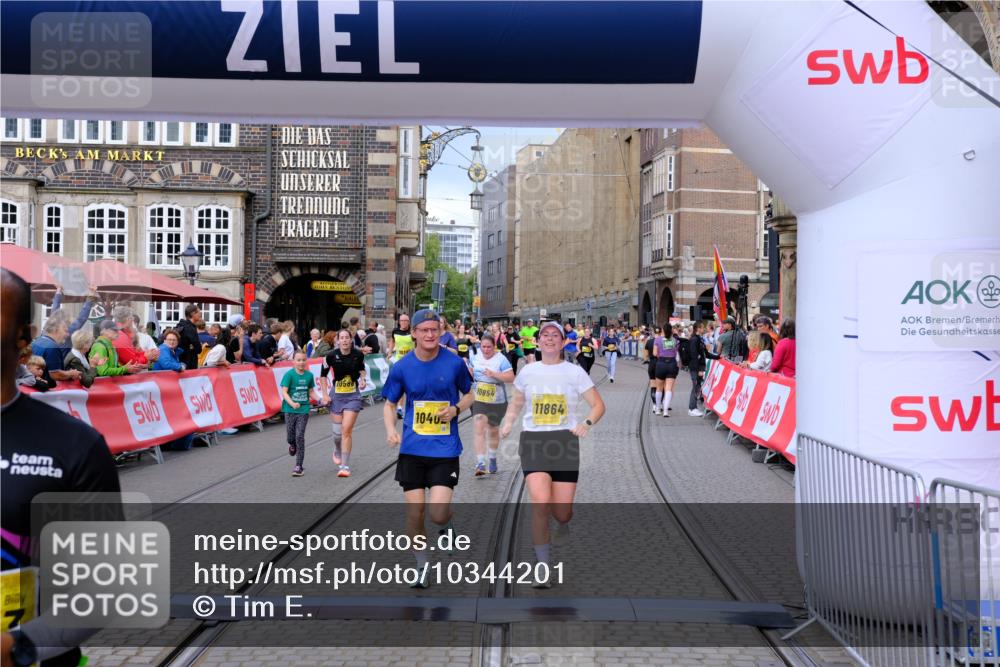 13.09.2026 - 21. swb-Marathon Bremen Tim E. http://msf.ph/oto/10344201 13.09.2026 11:14:30 Ziel 10395, 10396, 10402, 10586, 10784, 10854, 11027, 11233, 11535, 11703, 11864, 11902, 12100 meine-sportfotos.de