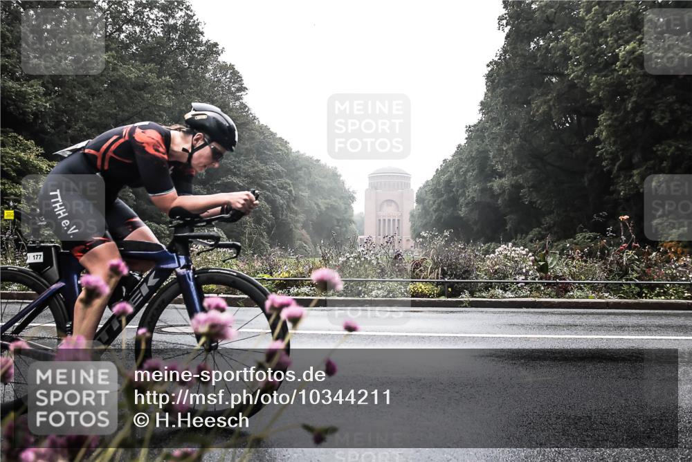 13.09.2026 - Stadtparktriathlon H.Heesch http://msf.ph/oto/10344211 13.09.2026 09:14:56 Radfahren 177, 184 meine-sportfotos.de