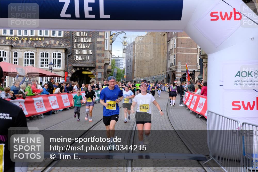 13.09.2026 - 21. swb-Marathon Bremen Tim E. http://msf.ph/oto/10344215 13.09.2026 11:14:30 Ziel 10395, 10396, 10402, 10586, 10784, 10854, 11027, 11233, 11535, 11703, 11864, 11902, 12100 meine-sportfotos.de