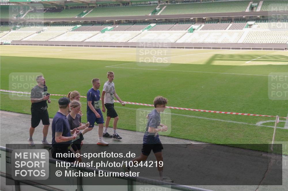 13.09.2026 - 21. swb-Marathon Bremen Michael Burmester http://msf.ph/oto/10344219 13.09.2026 13:29:33 Laufen im Stadion 171, 220, 297, 405, 422, 476, 685, 729, 754, 767, 986, 1079, 1217, 1242, 1270, 1298, 1325, 1384, 1615, 1633, 1634, 1741, 1777, 1810, 1811, 1886, 1983, 2238, 2263, 2326, 2365, 2436, 2449, 2472, 2546, 2574, 2593, 2615, 2738, 2740, 2743, 2830, 2862, 2868, 2924, 2991, 3020, 3053, 3061, 3129, 3154, 3227, 3238, 3274, 3286, 3321, 3361, 3563, 3589, 3594, 3595, 3605, 3678, 3694, 3755, 3758, 3798, 3826, 3853, 3898, 3929, 3953, 3965, 3971, 3987, 4011, 4056, 4108, 4238 meine-sportfotos.de