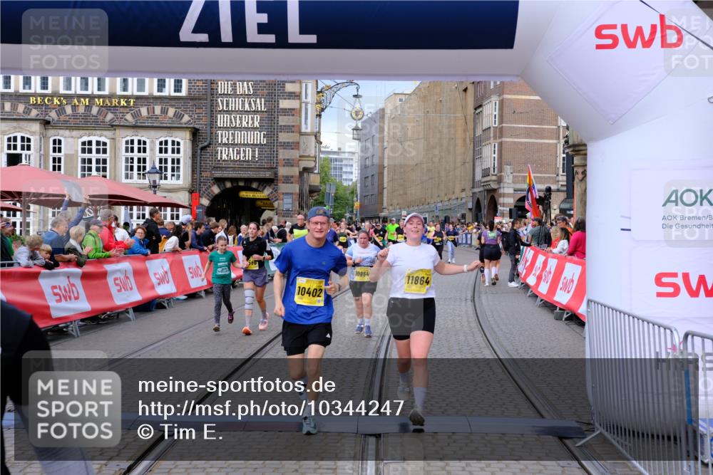 13.09.2026 - 21. swb-Marathon Bremen Tim E. http://msf.ph/oto/10344247 13.09.2026 11:14:30 Ziel 10395, 10396, 10402, 10586, 10784, 10854, 11027, 11233, 11535, 11703, 11864, 11902, 12100 meine-sportfotos.de