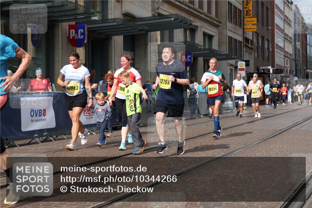 13.09.2026 - 21. swb-Marathon Bremen Strokosch-Dieckow http://msf.ph/oto/10344266 13.09.2026 11:09:02 Ziel 10314, 10321, 10556, 10664, 10686, 10694, 10769, 10823, 10981, 10983, 11091, 11225, 11304, 11578, 11764, 11882, 11883, 11914, 11915, 11987, 11995, 12155, 12322, 12337, 12474, 12491, 12532, 13607, 10217, 10321, 10399, 10455, 10469, 10570, 10599, 10630, 11011, 11053, 11074, 11138, 11358, 11421, 11434, 11531, 11710, 11718, 11812, 11905, 12192, 12256, 12353, 12438, 12517, 12554 meine-sportfotos.de