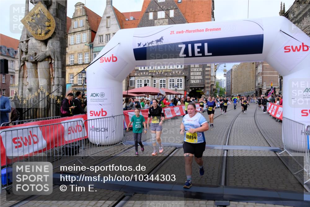 13.09.2026 - 21. swb-Marathon Bremen Tim E. http://msf.ph/oto/10344303 13.09.2026 11:14:34 Ziel 10395, 10396, 10402, 10586, 10784, 10854, 11173, 11233, 11363, 11535, 11703, 11864, 12100 meine-sportfotos.de