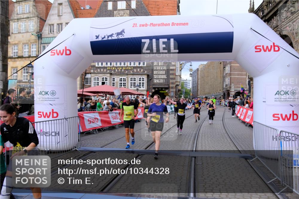 13.09.2026 - 21. swb-Marathon Bremen Tim E. http://msf.ph/oto/10344328 13.09.2026 11:14:37 Ziel 10303, 10395, 10396, 10402, 10586, 10722, 10784, 10854, 11041, 11140, 11173, 11233, 11363, 11535, 11703, 11864, 12100, 12431 meine-sportfotos.de