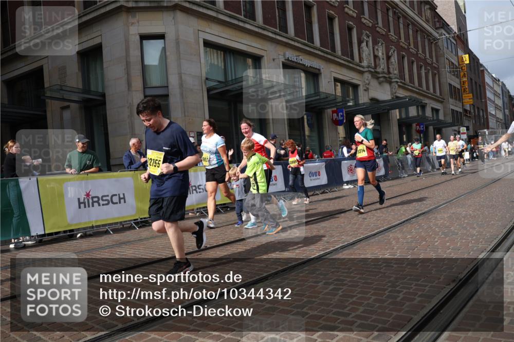 13.09.2026 - 21. swb-Marathon Bremen Strokosch-Dieckow http://msf.ph/oto/10344342 13.09.2026 11:09:04 Ziel 10314, 10556, 10664, 10686, 10694, 10769, 10823, 10981, 10983, 11091, 11225, 11304, 11578, 11764, 11882, 11883, 11914, 11915, 11987, 11995, 12155, 12322, 12474, 12491, 12532, 13607, 10217, 10321, 10455, 10469, 10570, 10599, 10630, 11011, 11053, 11074, 11138, 11304, 11421, 11434, 11531, 11578, 11710, 11718, 11812, 11905, 12192, 12256, 12337, 12353, 12438, 12517, 12554 meine-sportfotos.de