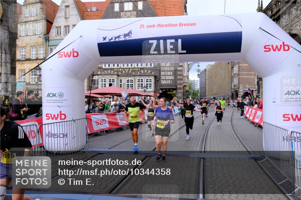 13.09.2026 - 21. swb-Marathon Bremen Tim E. http://msf.ph/oto/10344358 13.09.2026 11:14:37 Ziel 10303, 10395, 10396, 10402, 10586, 10722, 10784, 10854, 11041, 11140, 11173, 11233, 11363, 11535, 11703, 11864, 12100, 12431 meine-sportfotos.de