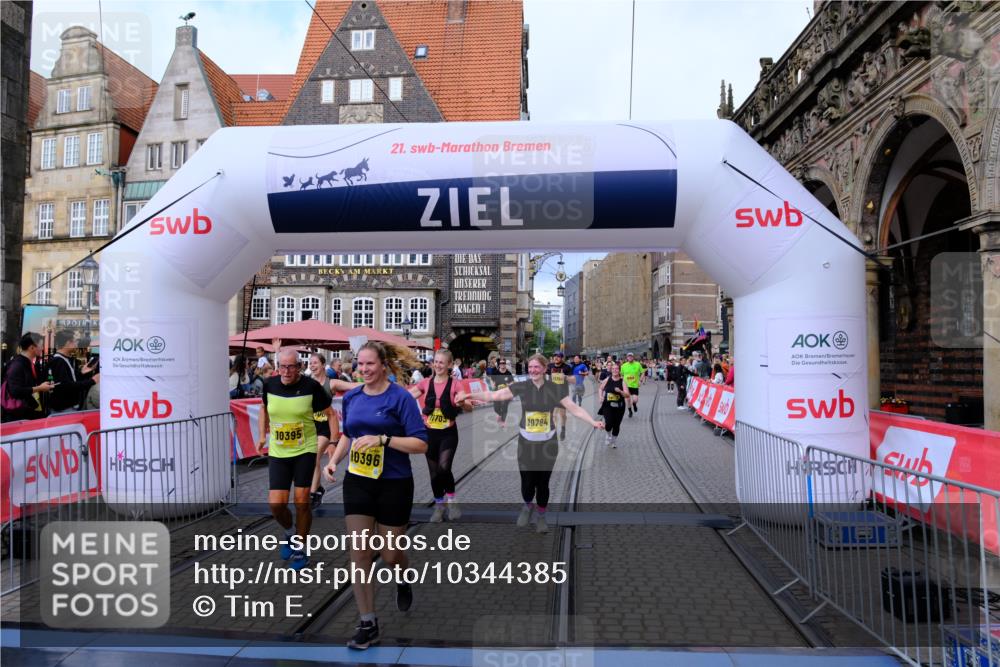 13.09.2026 - 21. swb-Marathon Bremen Tim E. http://msf.ph/oto/10344385 13.09.2026 11:14:38 Ziel 10303, 10395, 10396, 10402, 10586, 10722, 10784, 10854, 11041, 11140, 11173, 11233, 11363, 11535, 11703, 11864, 12100, 12112, 12431 meine-sportfotos.de