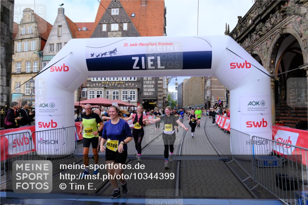 13.09.2026 - 21. swb-Marathon Bremen Tim E. http://msf.ph/oto/10344399 13.09.2026 11:14:38 Ziel 10303, 10395, 10396, 10402, 10586, 10722, 10784, 10854, 11041, 11140, 11173, 11233, 11363, 11535, 11703, 11864, 12100, 12112, 12431 meine-sportfotos.de