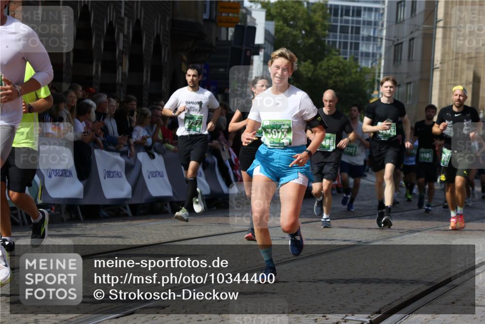 13.09.2026 - 21. swb-Marathon Bremen Strokosch-Dieckow http://msf.ph/oto/10344400 13.09.2026 13:27:37 Ziel 242, 593, 2454, 3273, 3385, 3496, 4121, 4558, 5358, 5616, 6071, 6288, 6306, 6776, 7849, 8219, 9159, 9343, 9760, 10112, 10113, 13147, 440, 534, 762, 1932, 2686, 3013, 3135, 3576, 3970, 4106, 4133, 4265, 4496, 4593, 4744, 6067, 6468, 6522, 7042, 7138, 7358, 8351, 9494, 9727, 13198 meine-sportfotos.de