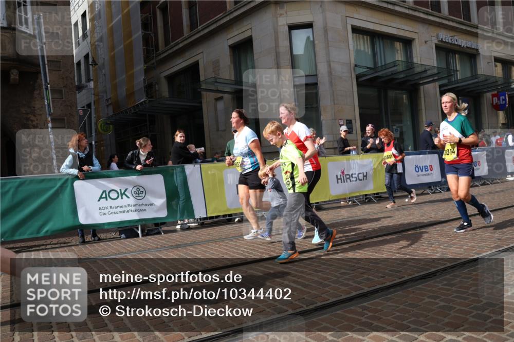 13.09.2026 - 21. swb-Marathon Bremen Strokosch-Dieckow http://msf.ph/oto/10344402 13.09.2026 11:09:05 Ziel 10314, 10424, 10556, 10664, 10686, 10694, 10769, 10823, 10981, 10983, 11091, 11192, 11225, 11764, 11882, 11883, 11914, 11915, 11987, 11995, 12155, 12322, 12474, 12491, 12532, 13607, 10217, 10321, 10455, 10469, 10570, 10599, 10630, 11011, 11053, 11074, 11091, 11138, 11304, 11421, 11434, 11531, 11578, 11718, 11812, 11905, 12192, 12256, 12337, 12353, 12438, 12517, 12554 meine-sportfotos.de