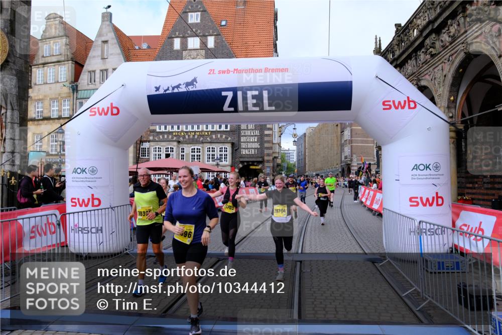 13.09.2026 - 21. swb-Marathon Bremen Tim E. http://msf.ph/oto/10344412 13.09.2026 11:14:38 Ziel 10303, 10395, 10396, 10402, 10586, 10722, 10784, 10854, 11041, 11140, 11173, 11233, 11363, 11535, 11703, 11864, 12100, 12112, 12431 meine-sportfotos.de