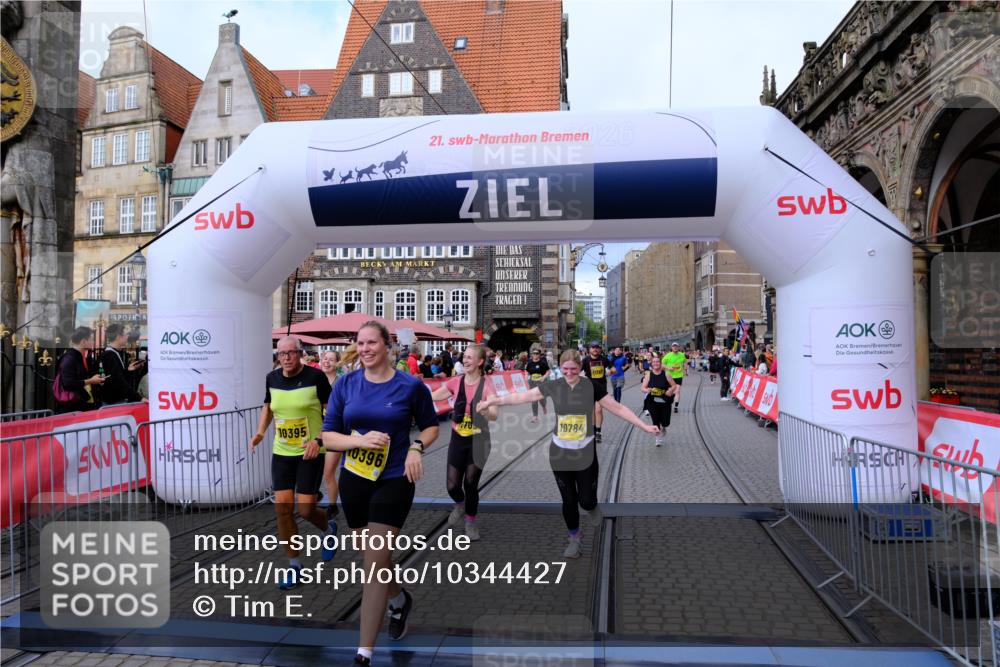 13.09.2026 - 21. swb-Marathon Bremen Tim E. http://msf.ph/oto/10344427 13.09.2026 11:14:39 Ziel 10303, 10395, 10396, 10402, 10586, 10722, 10784, 10854, 11041, 11140, 11173, 11233, 11363, 11535, 11703, 11864, 12100, 12112, 12431 meine-sportfotos.de