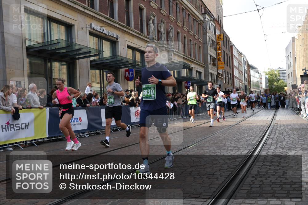 13.09.2026 - 21. swb-Marathon Bremen Strokosch-Dieckow http://msf.ph/oto/10344428 13.09.2026 13:29:19 Ziel 124, 132, 716, 1073, 1083, 1243, 1365, 1581, 1861, 2076, 2289, 2301, 2742, 2957, 3030, 3320, 3618, 3721, 4115, 4541, 4576, 5244, 5599, 6006, 6103, 6127, 6384, 6499, 6690, 6725, 6930, 7013, 7079, 7384, 7426, 7649, 7884, 8009, 8481, 8594, 8612, 8771, 8831, 9049, 9534, 9747, 9770, 10013, 13031, 303, 394, 565, 596, 651, 687, 745, 936, 1274, 1365, 1387, 1545, 1688, 1823, 2023, 2070, 2223, 2867, 3258, 3796, 3846, 3912, 3938, 4541, 4590, 5036, 5225 meine-sportfotos.de