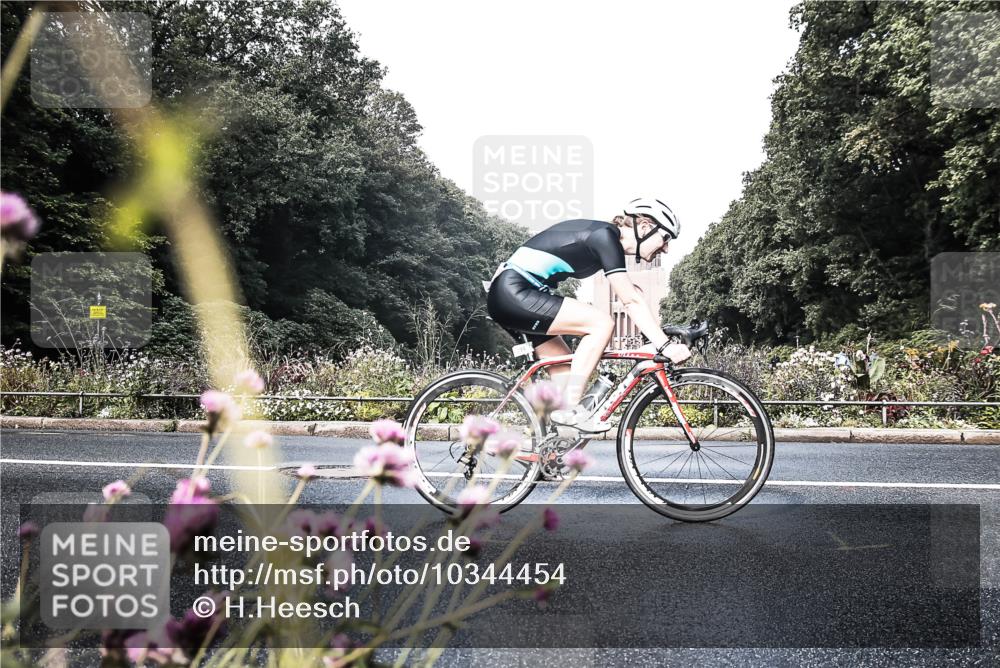 13.09.2026 - Stadtparktriathlon H.Heesch http://msf.ph/oto/10344454 13.09.2026 10:49:51 Radfahren 399, 407, 457, 548 meine-sportfotos.de
