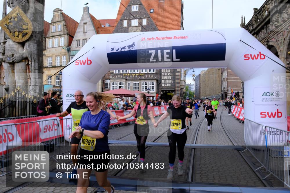 13.09.2026 - 21. swb-Marathon Bremen Tim E. http://msf.ph/oto/10344483 13.09.2026 11:14:39 Ziel 10303, 10395, 10396, 10402, 10586, 10722, 10784, 10854, 11041, 11140, 11173, 11233, 11363, 11535, 11703, 11864, 12100, 12112, 12431 meine-sportfotos.de