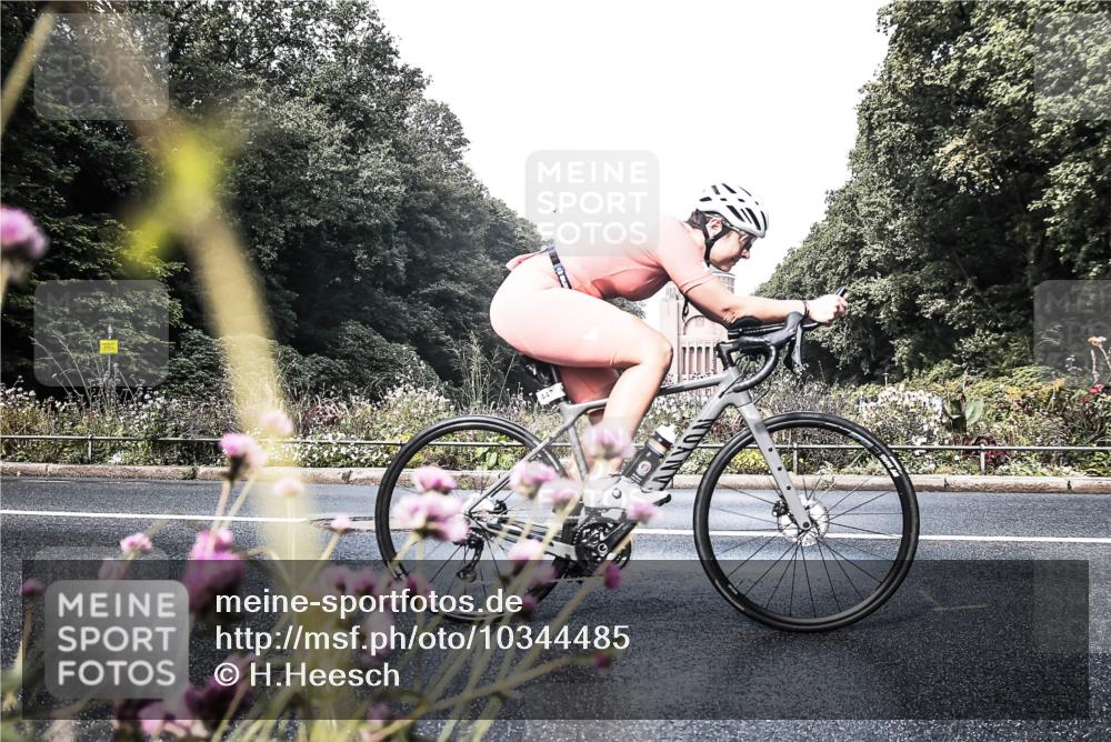 13.09.2026 - Stadtparktriathlon H.Heesch http://msf.ph/oto/10344485 13.09.2026 10:49:57 Radfahren 423, 447, 548 meine-sportfotos.de