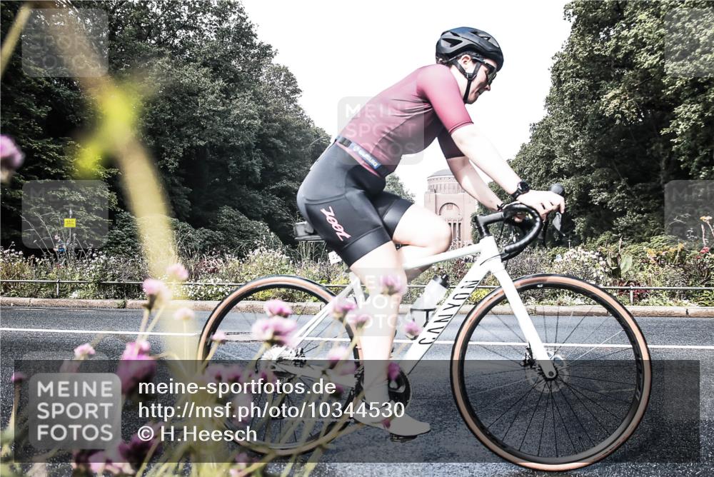 13.09.2026 - Stadtparktriathlon H.Heesch http://msf.ph/oto/10344530 13.09.2026 10:50:05 Radfahren 359, 402, 421 meine-sportfotos.de