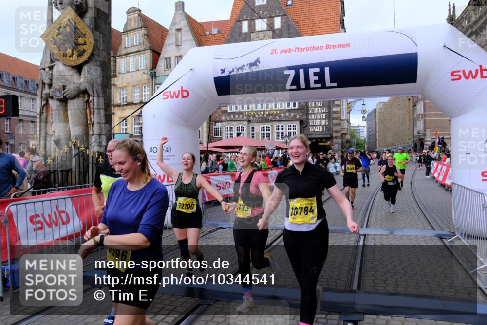 13.09.2026 - 21. swb-Marathon Bremen Tim E. http://msf.ph/oto/10344541 13.09.2026 11:14:40 Ziel 10303, 10395, 10396, 10402, 10586, 10722, 10784, 10854, 11041, 11140, 11173, 11233, 11363, 11535, 11703, 11864, 12100, 12112, 12431 meine-sportfotos.de