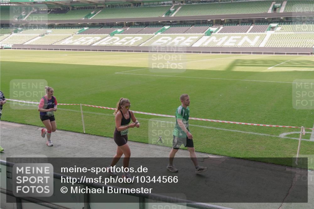 13.09.2026 - 21. swb-Marathon Bremen Michael Burmester http://msf.ph/oto/10344566 13.09.2026 13:30:08 Laufen im Stadion 122, 171, 224, 297, 405, 422, 476, 639, 685, 729, 754, 767, 806, 986, 1114, 1217, 1242, 1270, 1384, 1615, 1633, 1634, 1777, 1810, 1811, 1886, 1983, 2216, 2238, 2242, 2249, 2263, 2326, 2368, 2372, 2436, 2449, 2546, 2615, 2629, 2637, 2719, 2738, 2740, 2830, 2862, 2868, 2869, 2871, 2918, 2924, 2991, 2994, 3020, 3053, 3101, 3129, 3227, 3238, 3274, 3286, 3321, 3361, 3563, 3594, 3595, 3605, 3678, 3755, 3758, 3798, 3873, 3876, 3898, 3929, 3953, 3965, 3971, 3987, 4011, 4056, 357 meine-sportfotos.de